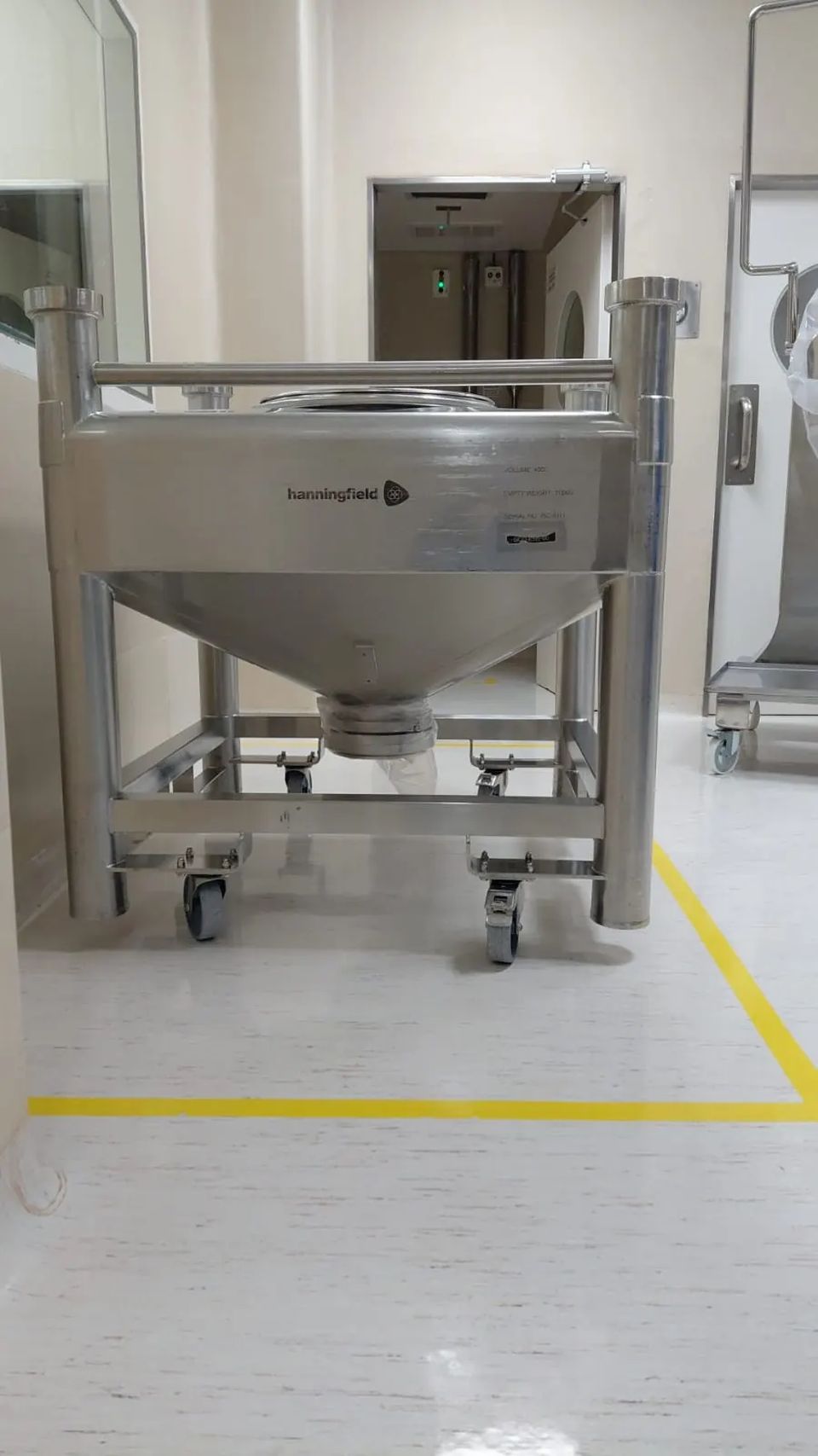 Contenedor IBC. Contenedor de producto a granel: parte del flujo de materiales dentro del área.